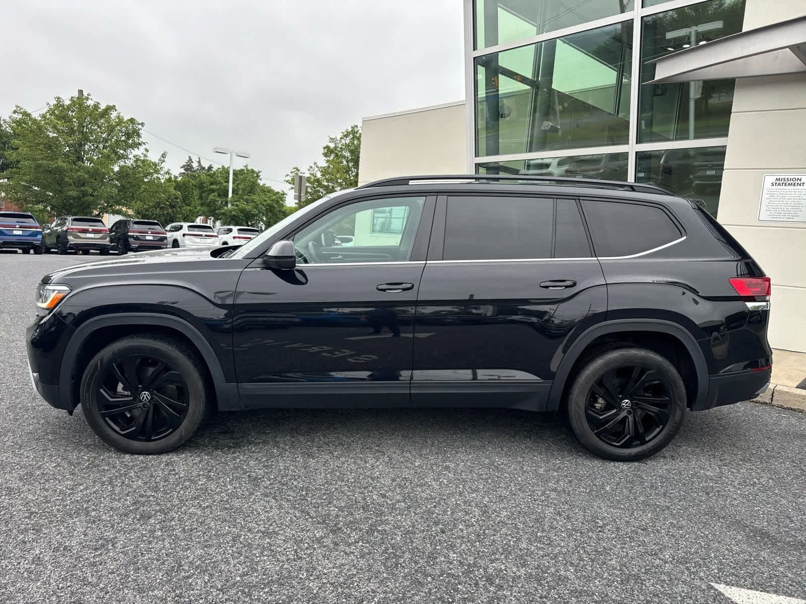 Used 2022 Volkswagen Atlas SE w/Tech with VIN 1V2KP2CAXNC504872 for sale in Allentown, PA
