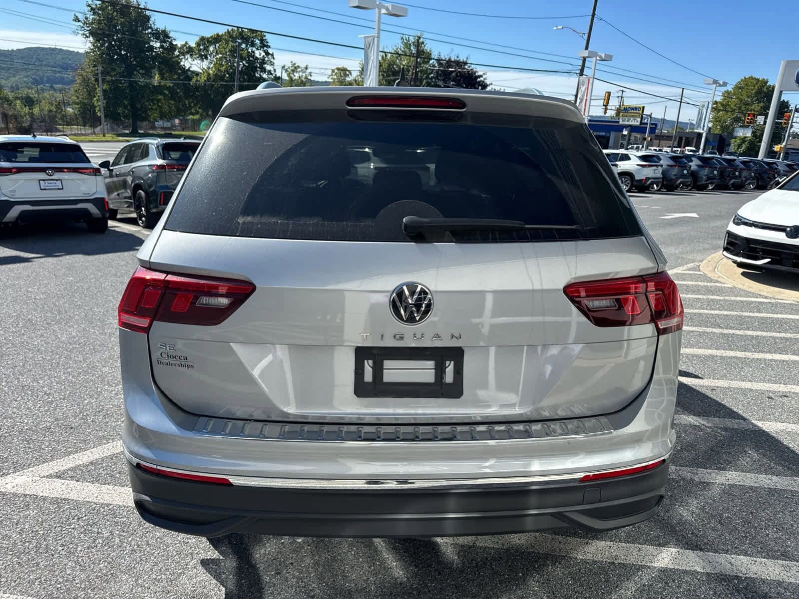 2023 Volkswagen Tiguan SE photo 4