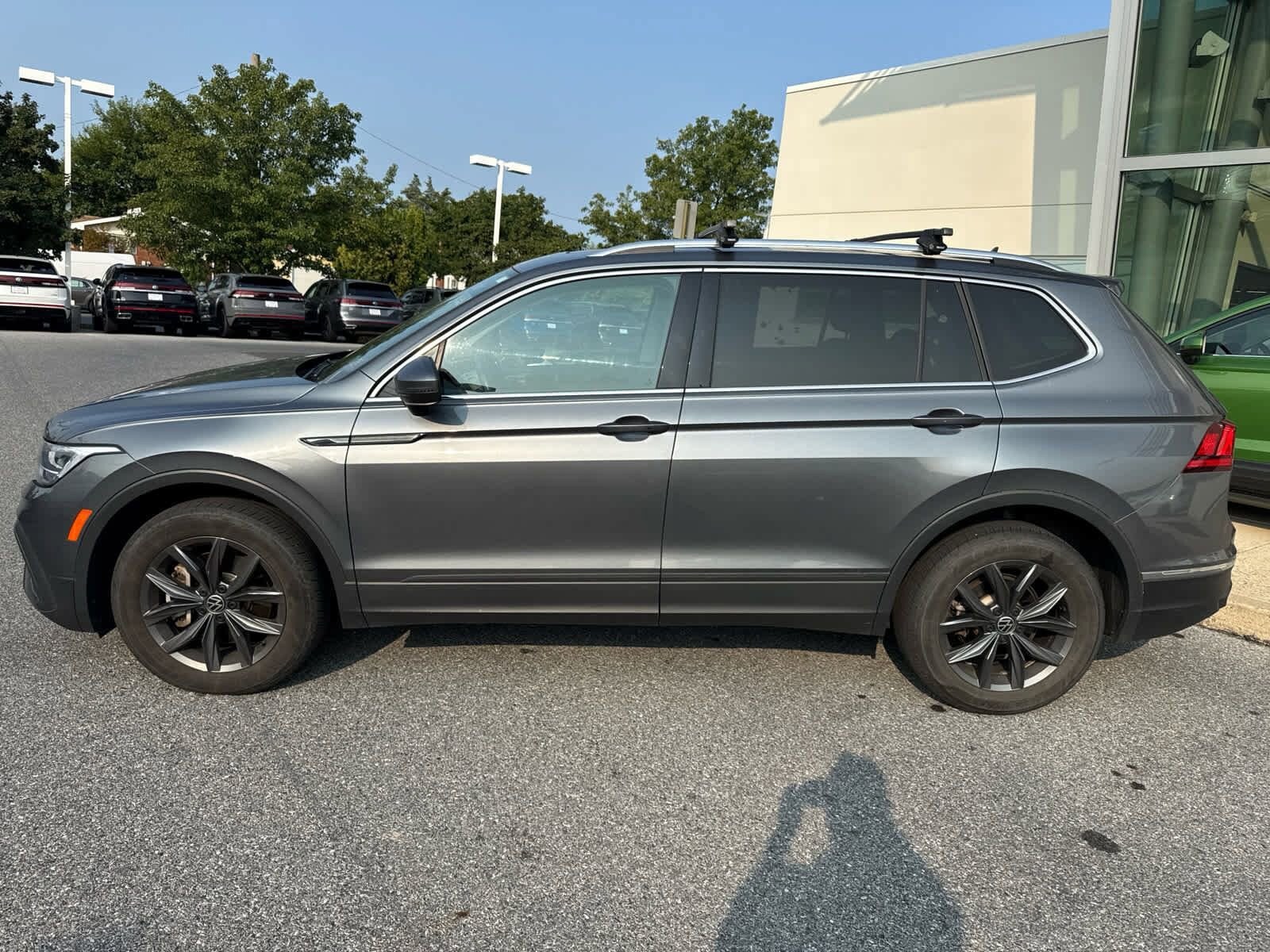 2022 Volkswagen Tiguan SE photo 2