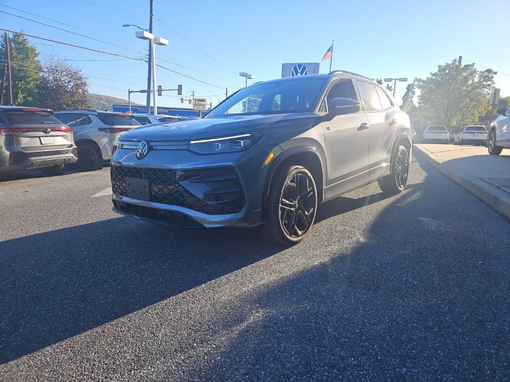 2025 Volkswagen Tiguan 2.0T SE R-Line Black SUV for sale in Muncy PA