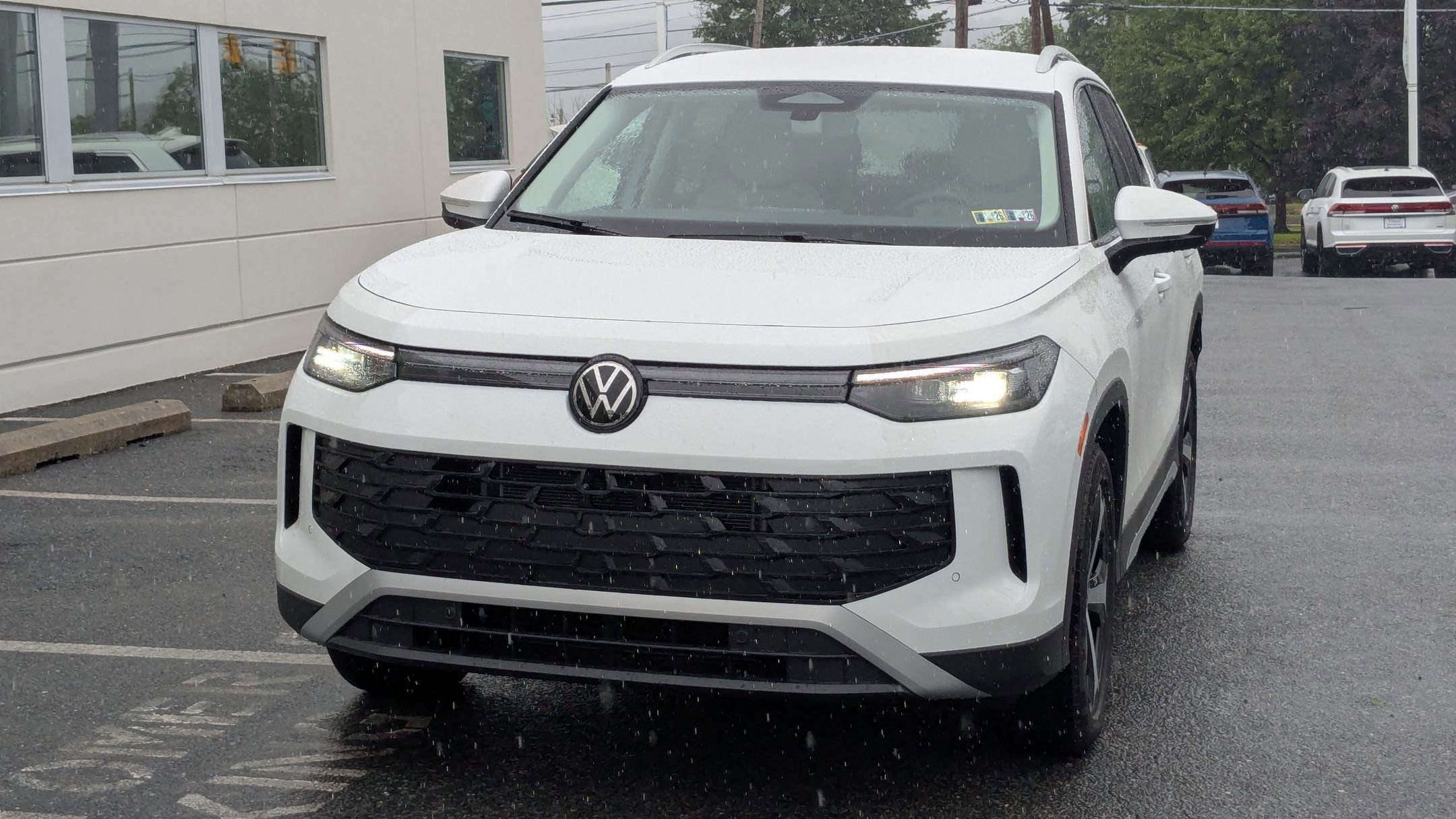 2025 Volkswagen Tiguan SE photo 3