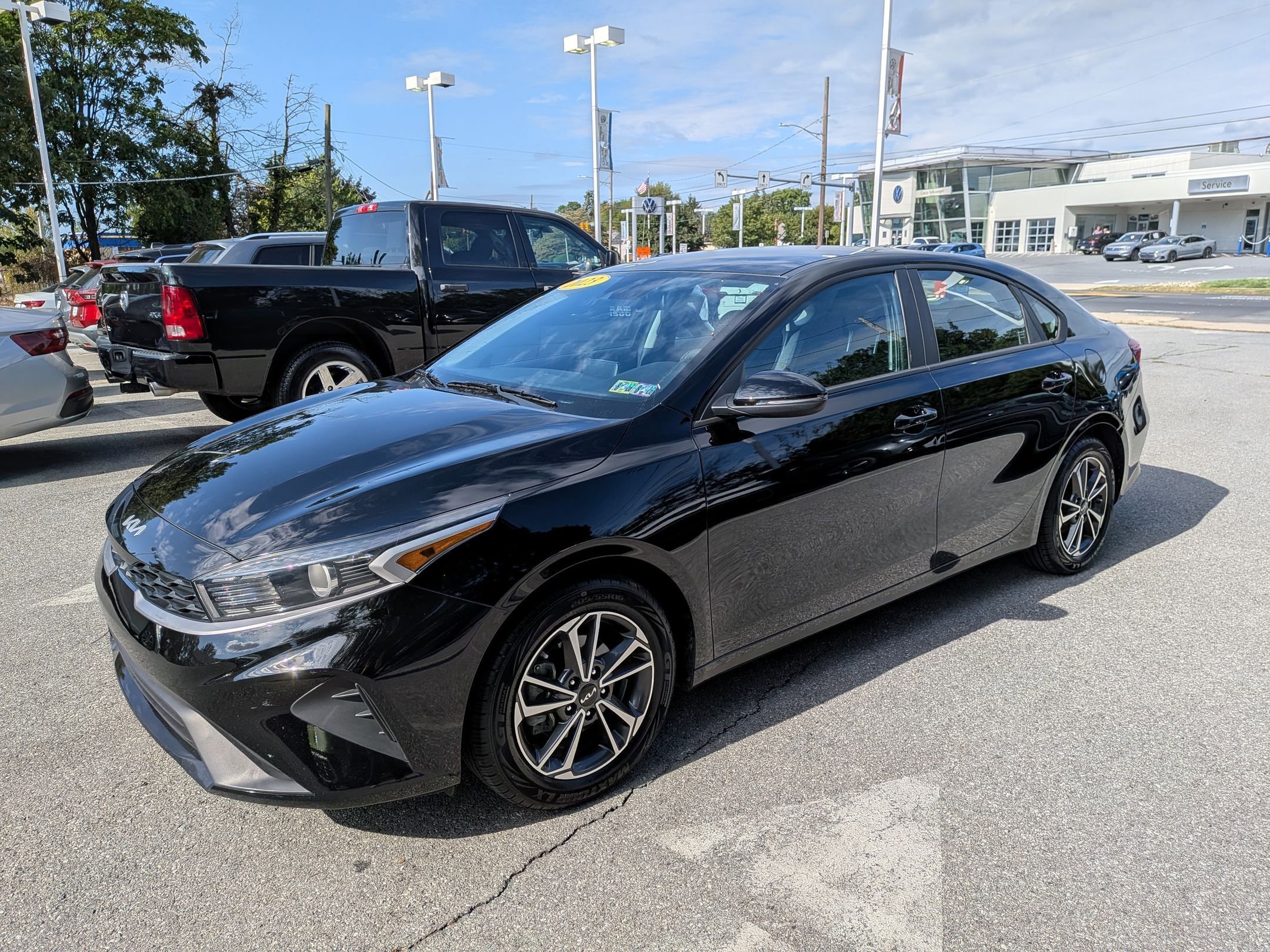 2023 Kia Forte LXS photo 3
