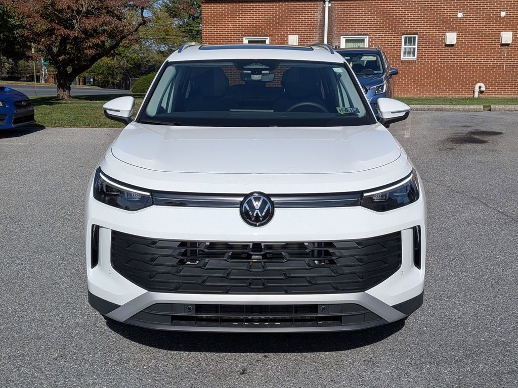 New 2025 Volkswagen Tiguan 2.0T SE SUV