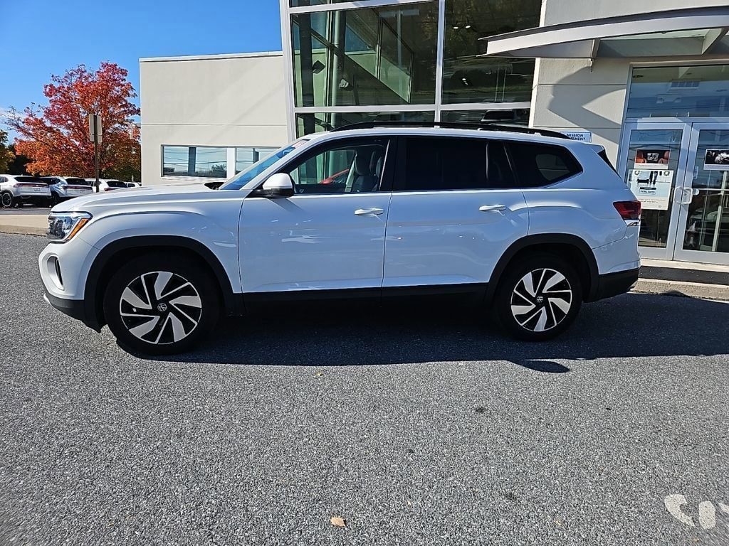 Used 2024 Volkswagen Atlas 2.0T SE w/Technology SUV
