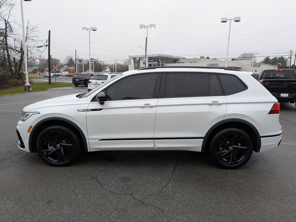 2024 Volkswagen Tiguan SE R-Line Black photo 4