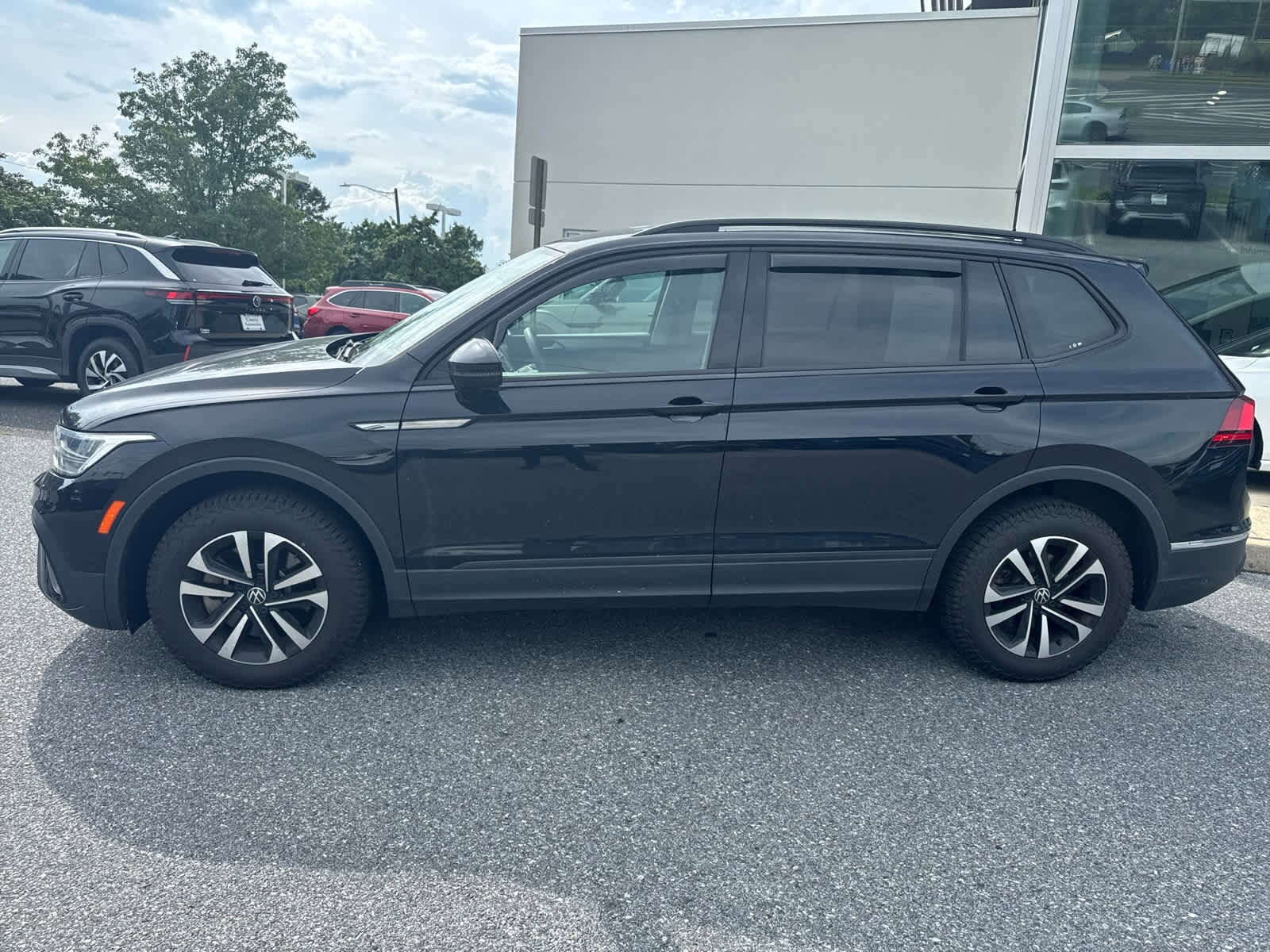 2022 Volkswagen Tiguan S photo 2