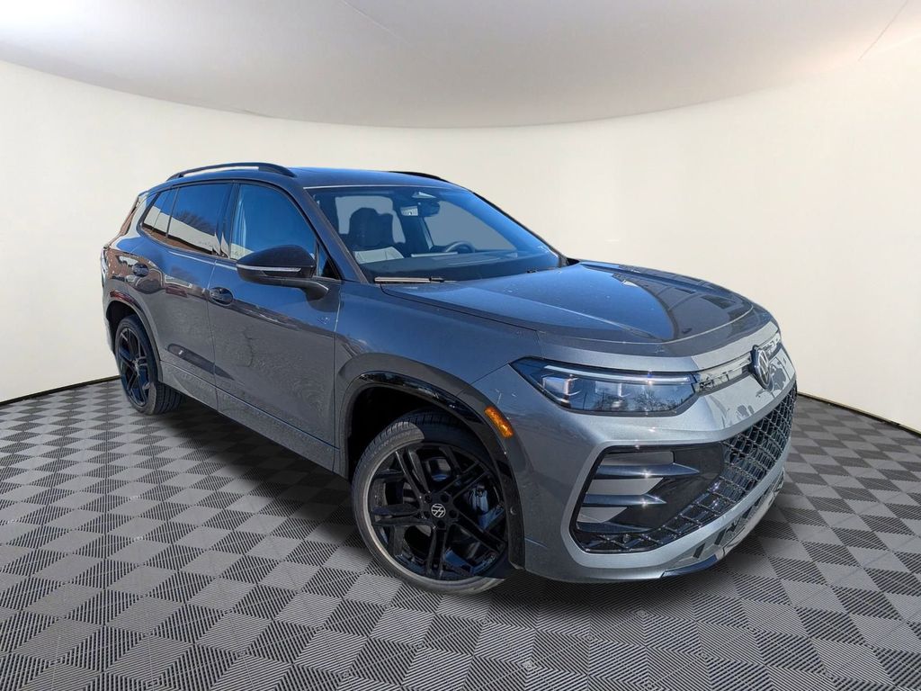 2026 Volkswagen Tiguan SE R-LINE BLACK's photo