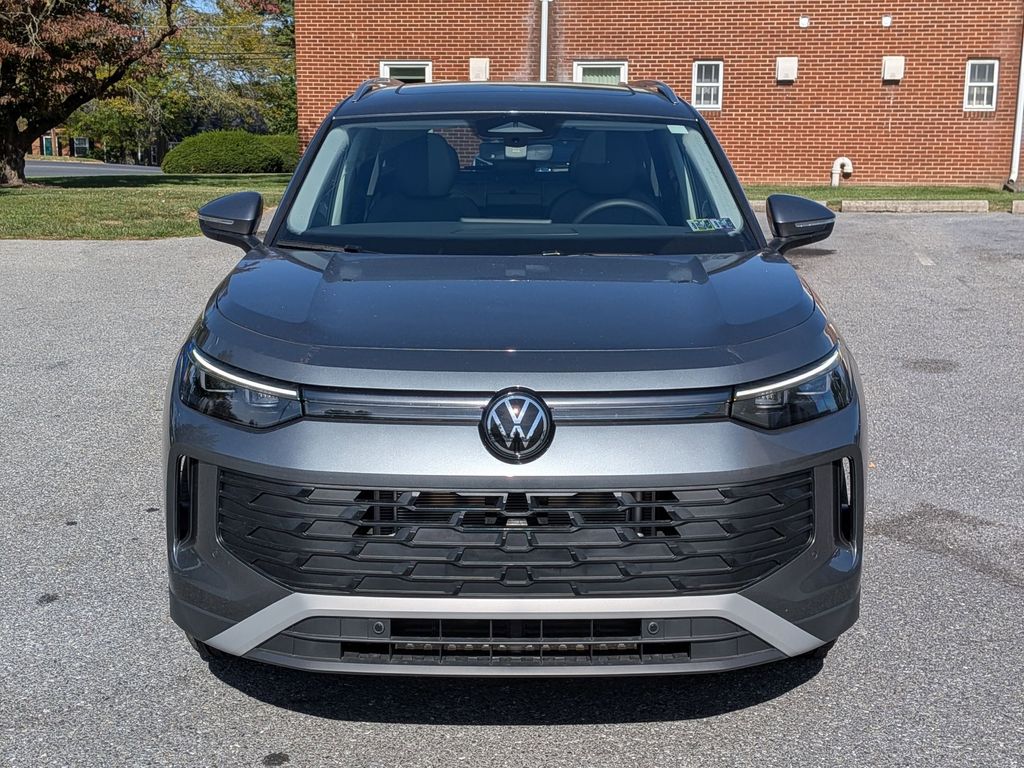 2025 Volkswagen Tiguan SE photo 2