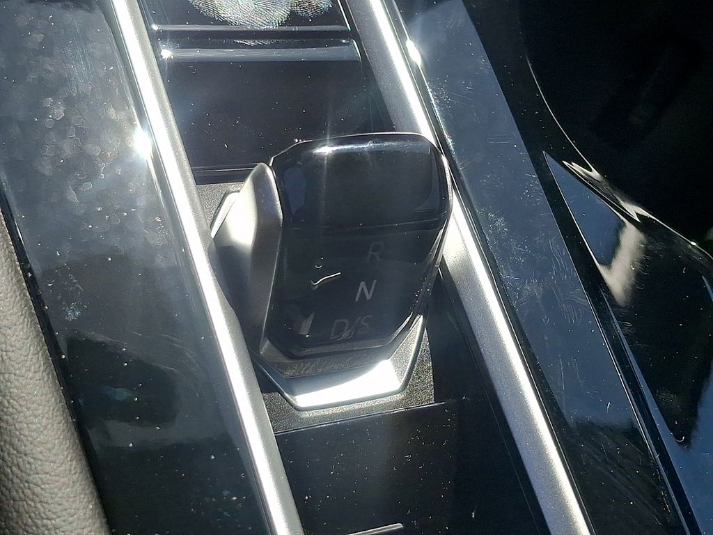 2026 Volkswagen Atlas SE w/Tech - Photo 12