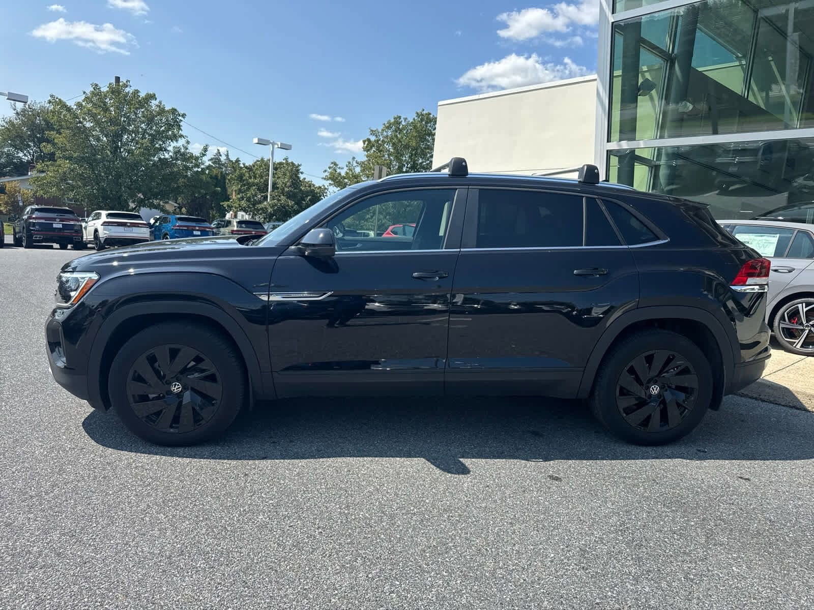 2024 Volkswagen Atlas Cross Sport SE Technology photo 2