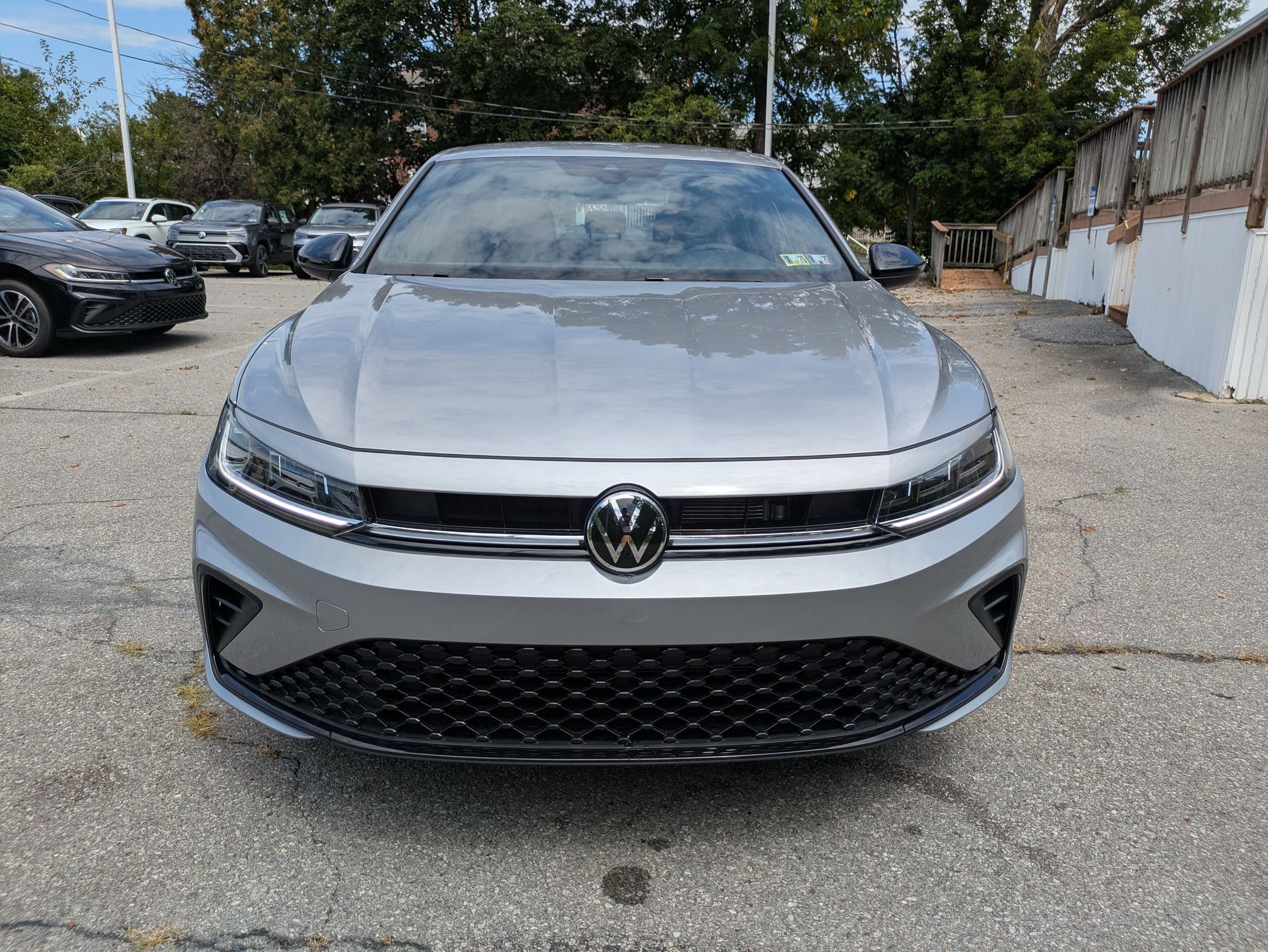 2025 Volkswagen Jetta 1.5T Sport photo 2