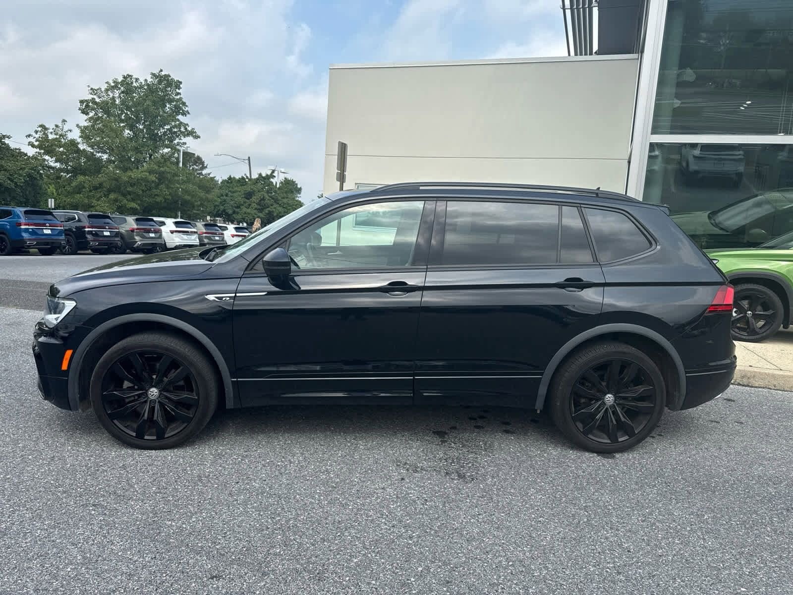 2021 Volkswagen Tiguan SE R-Line Black photo 2