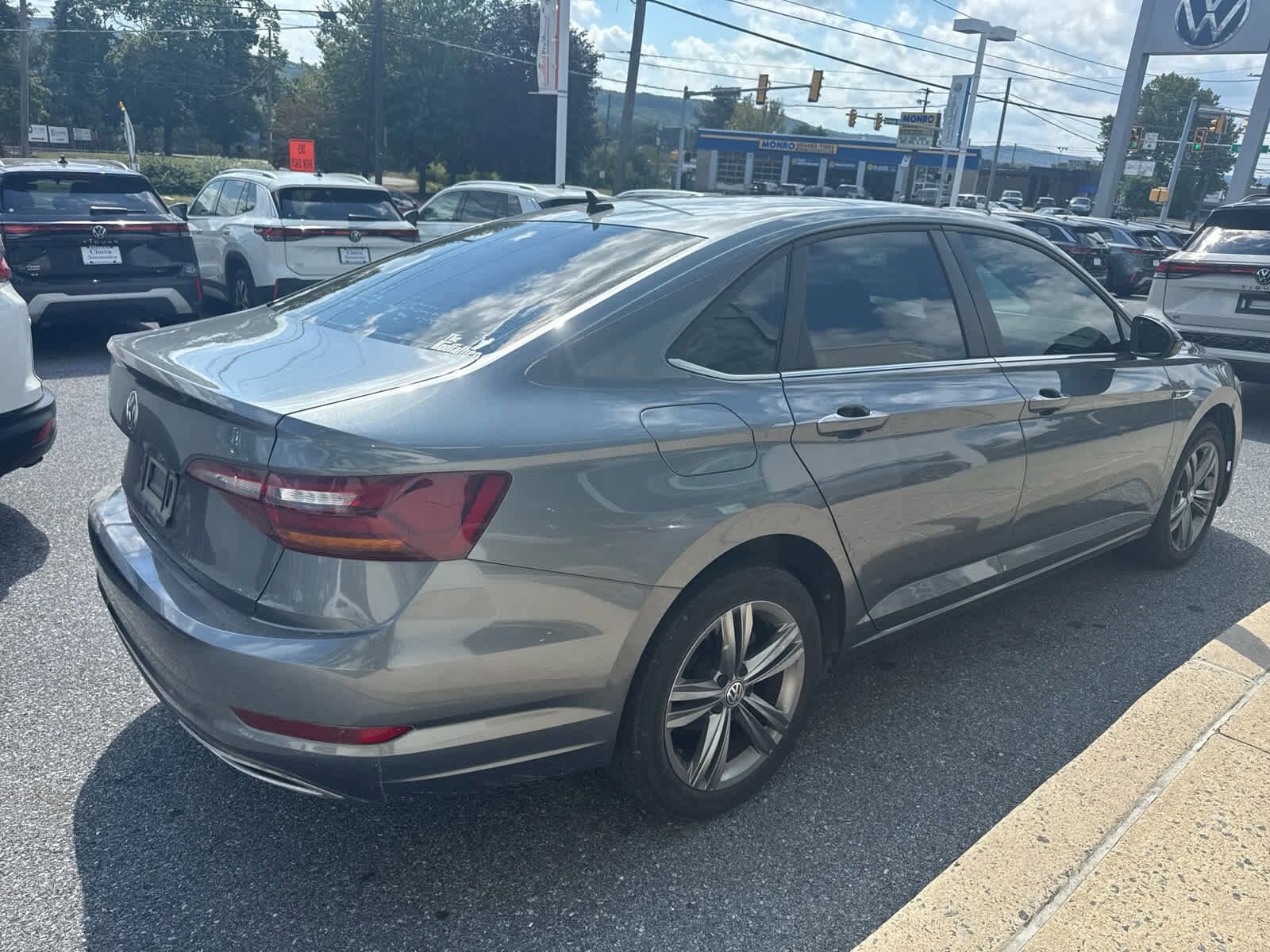 2019 Volkswagen Jetta 1.4T R-Line photo 3