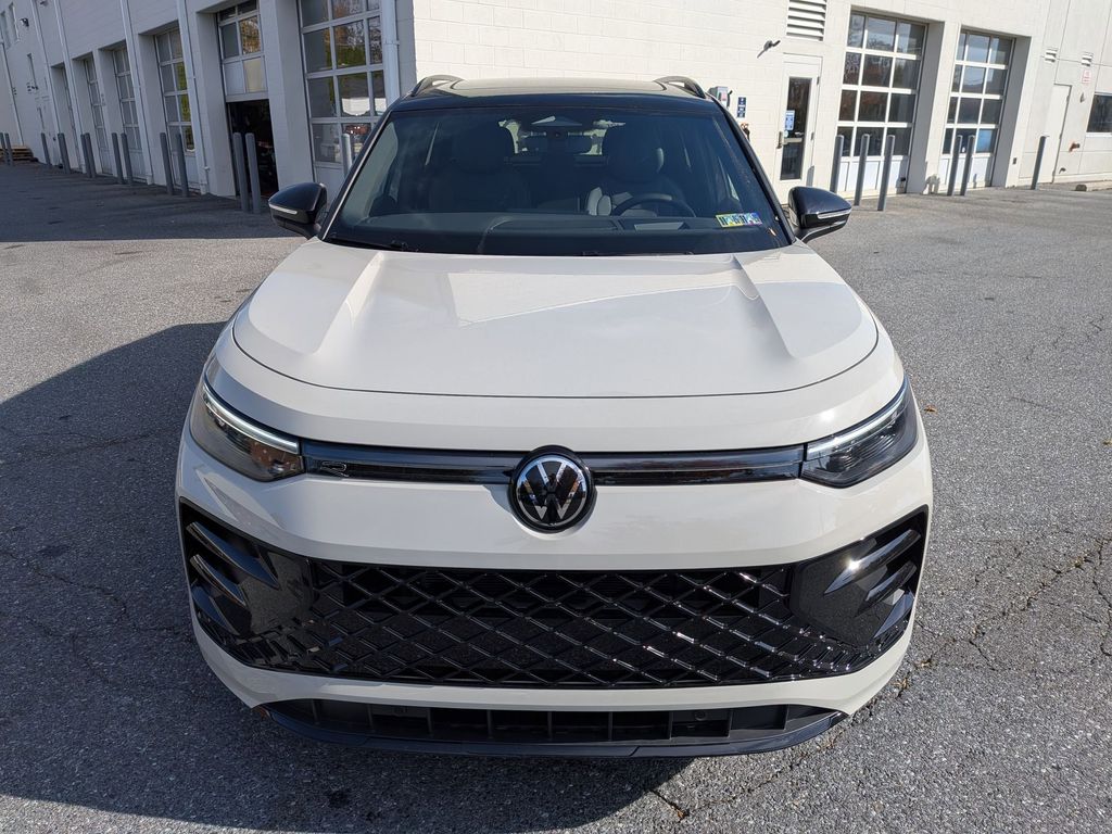 2026 Volkswagen Tiguan SE R-Line Black photo 2