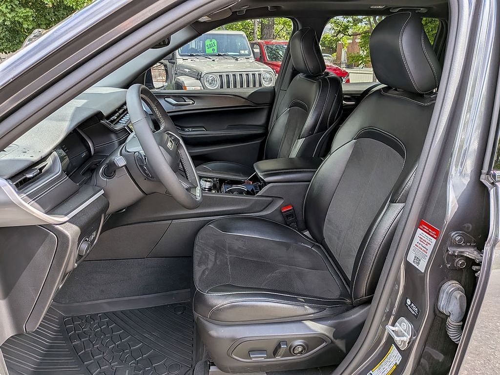 2023 Jeep Grand Cherokee Altitude - Photo 20