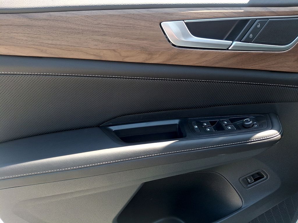 2026 Volkswagen Atlas SE w/Tech - Photo 11