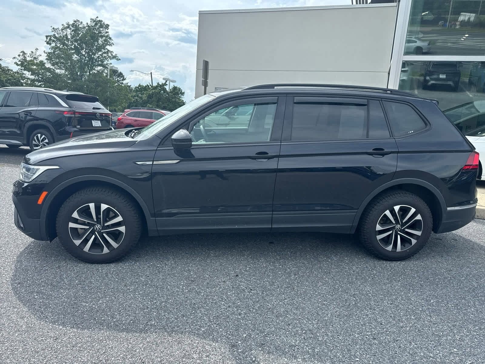 2022 Volkswagen Tiguan S photo 2