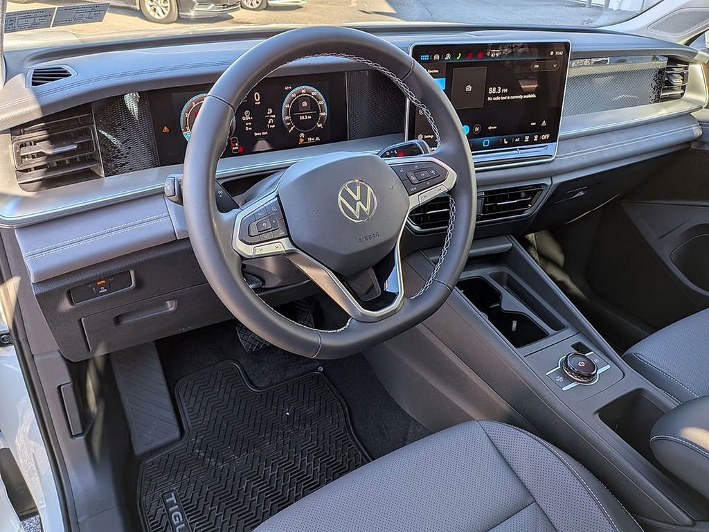 2026 Volkswagen Tiguan SE - Photo 7