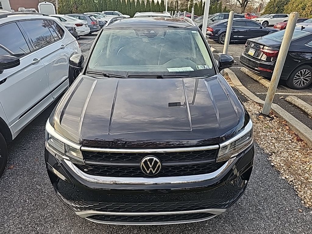 2023 Volkswagen Taos SE photo 2