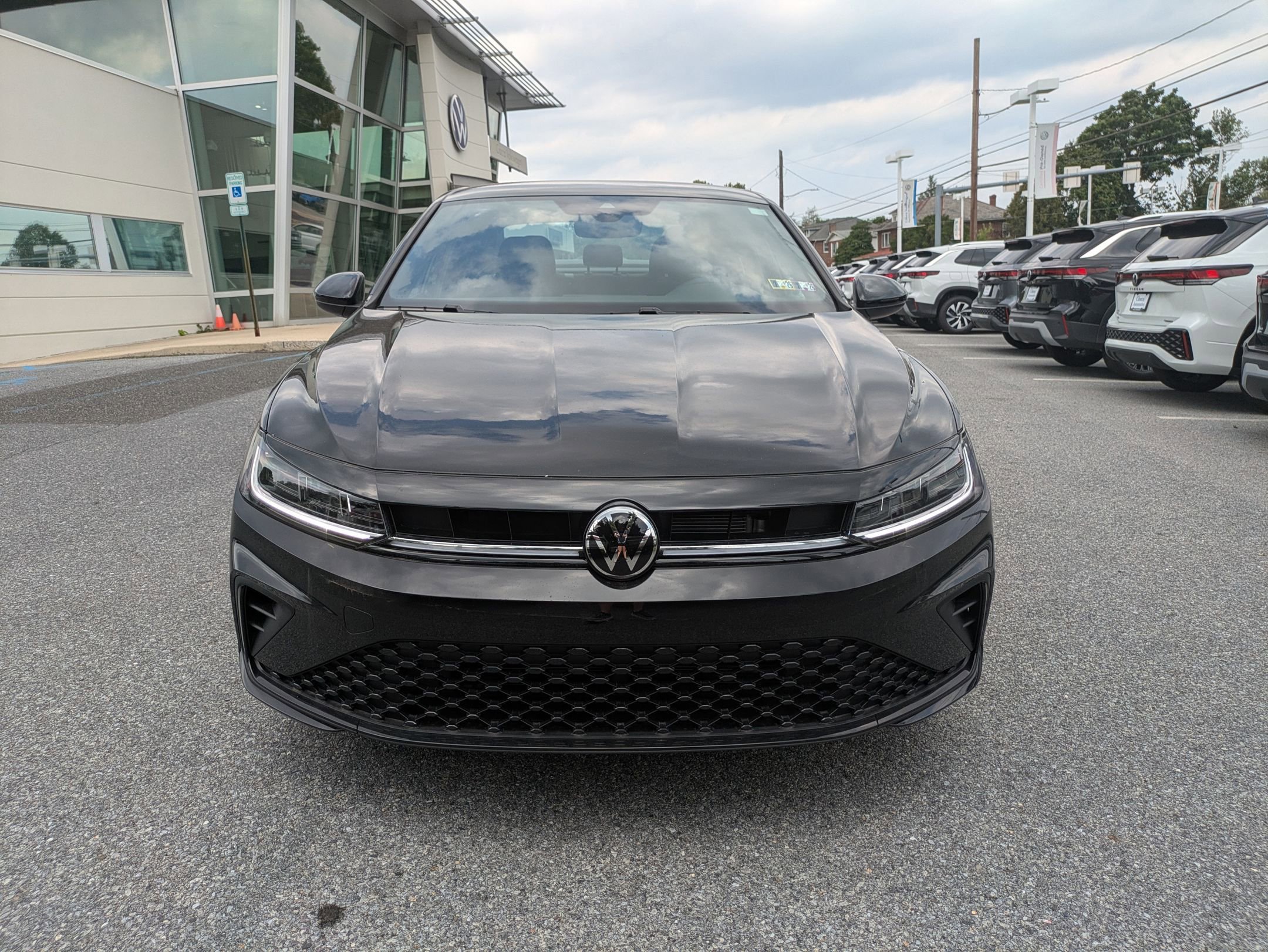 2025 Volkswagen Jetta 1.5T Sport photo 2
