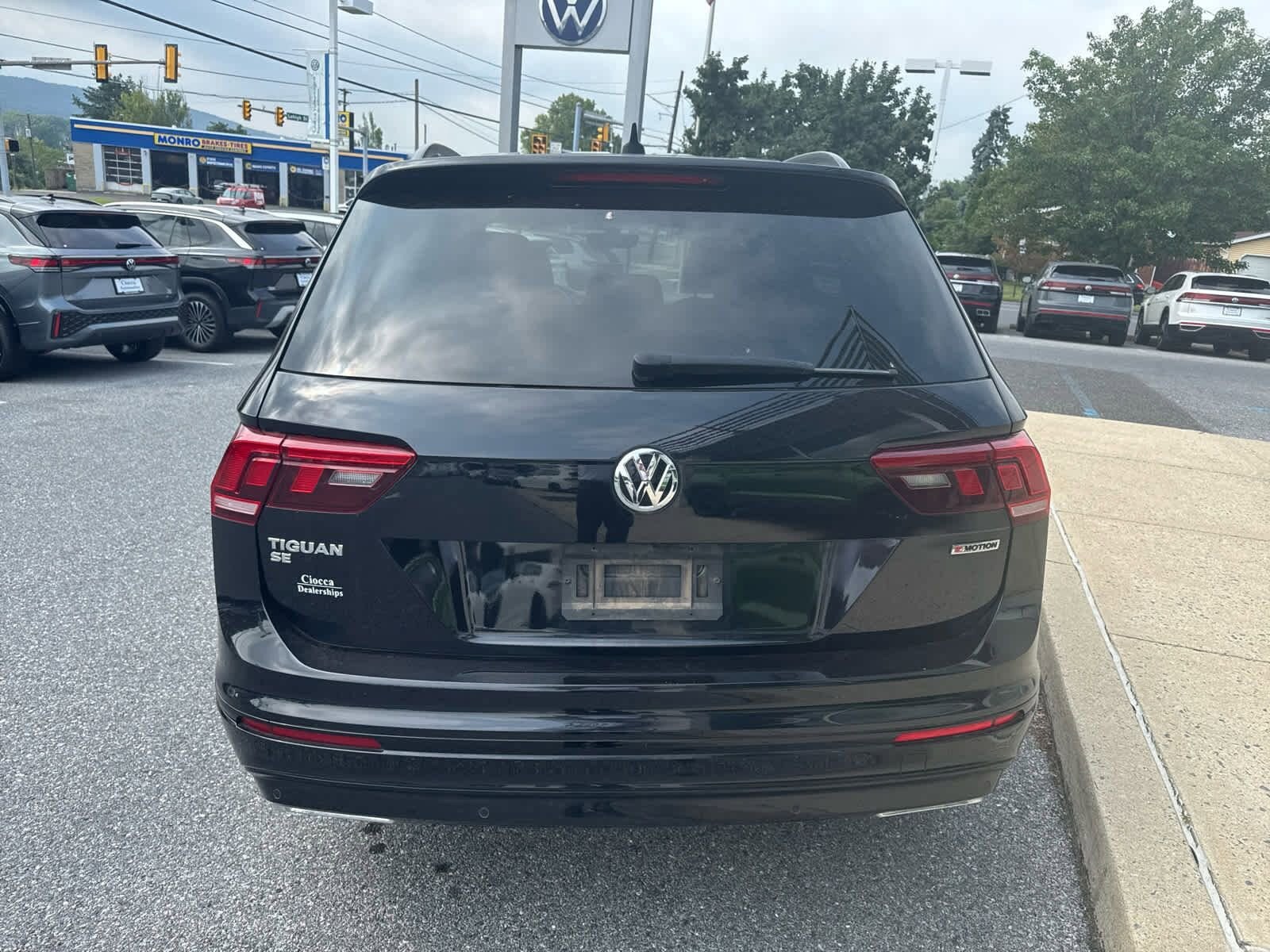 2021 Volkswagen Tiguan SE R-Line Black photo 4