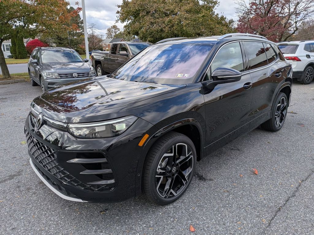 2026 Volkswagen Tiguan SEL R-Line photo 3