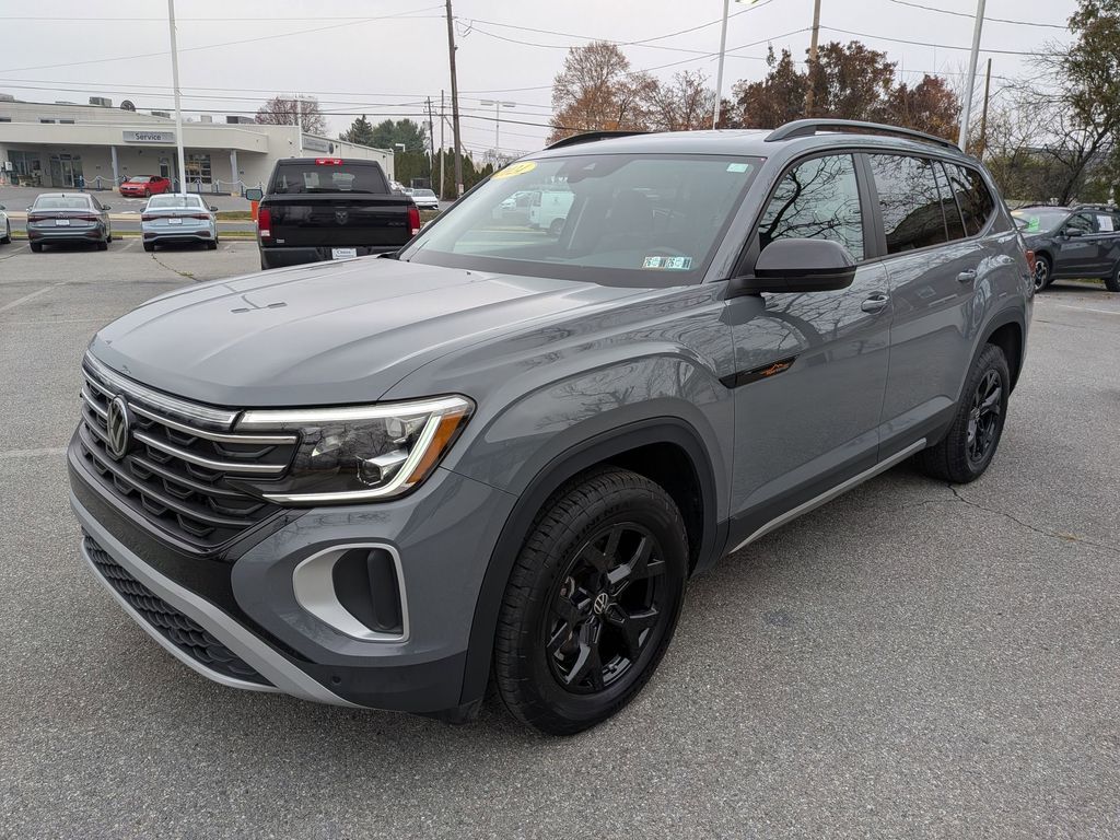 2024 Volkswagen Atlas Peak Edition SE Technology photo 3