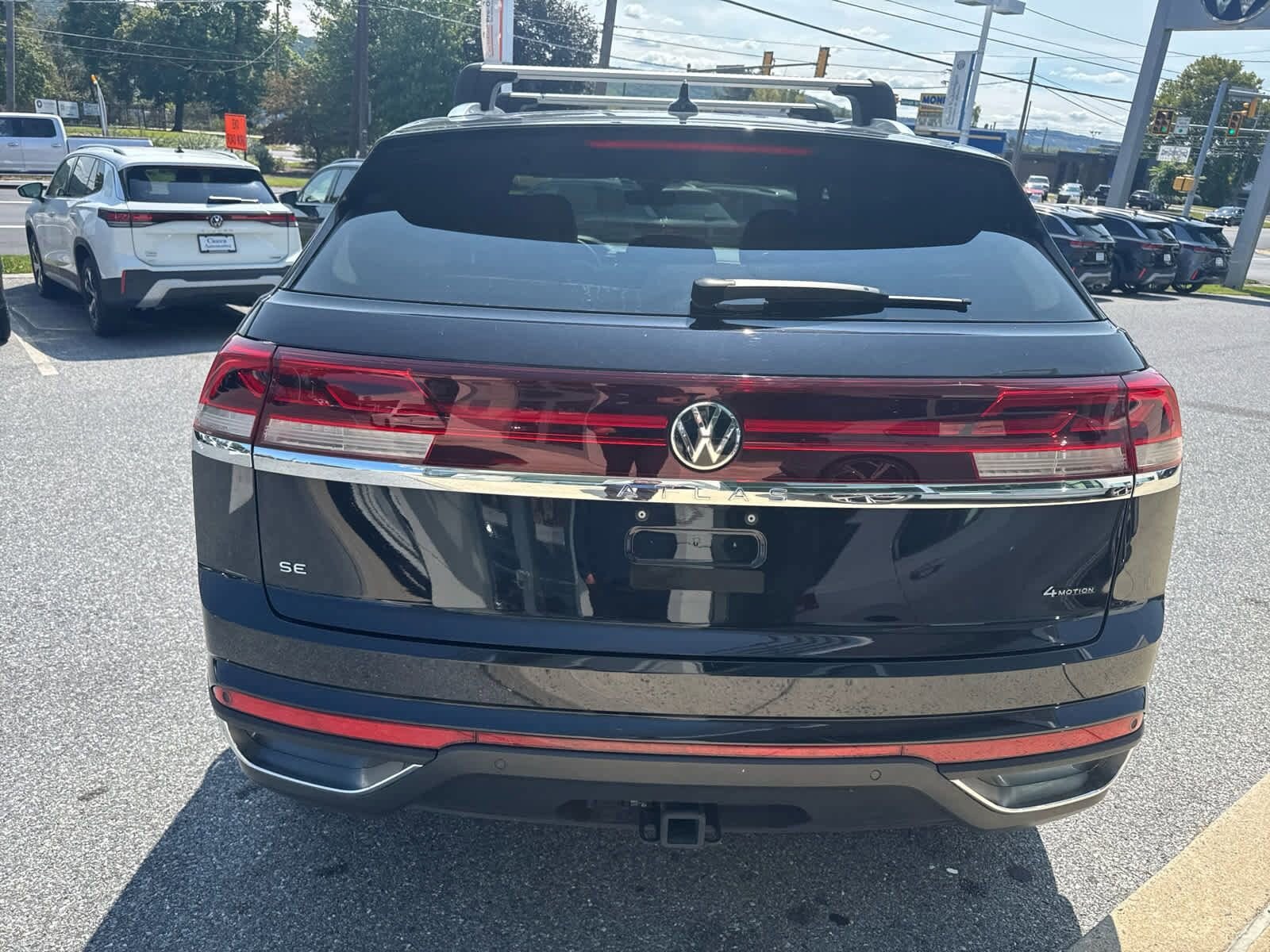 2024 Volkswagen Atlas Cross Sport SE Technology photo 4