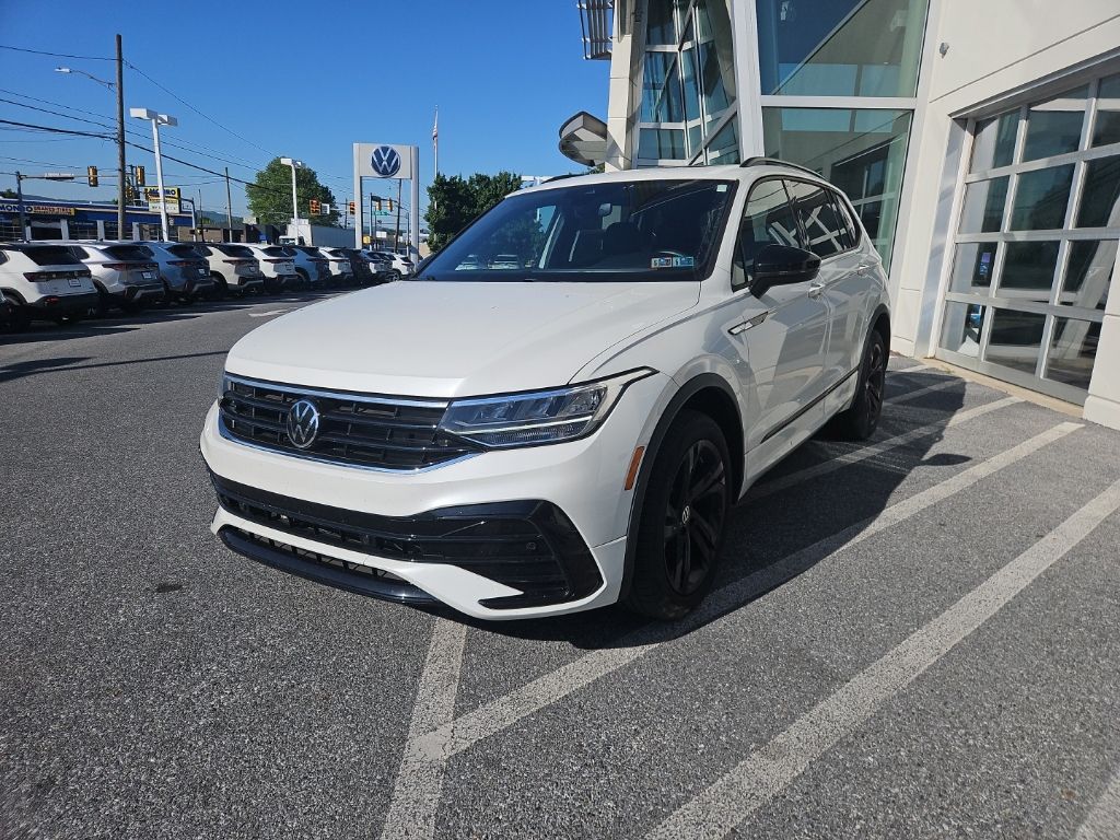 2023 Volkswagen Tiguan 2.0T SE R-Line Black's photo