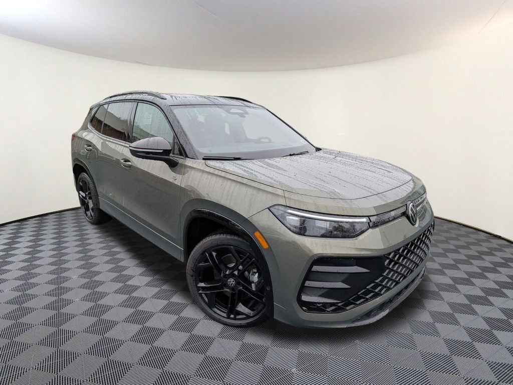 2026 Volkswagen Tiguan SE R-LINE BLACK's photo