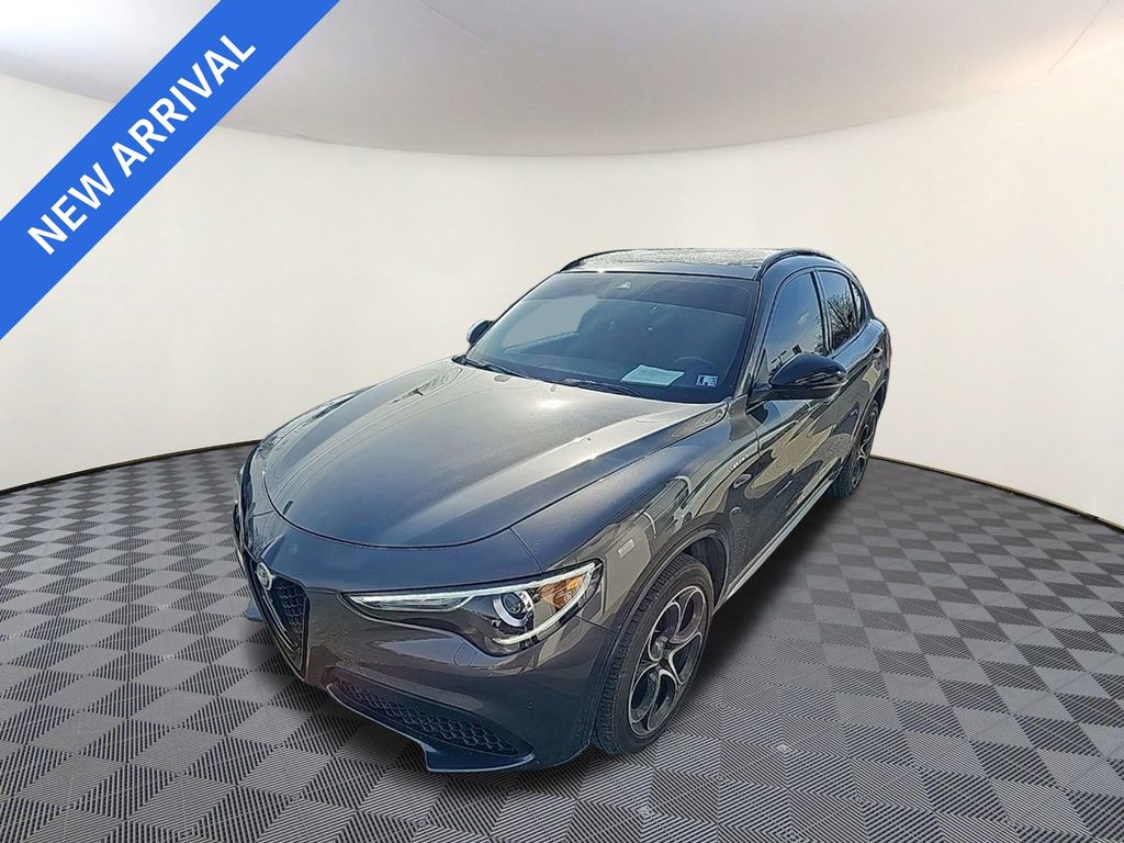 2023 Alfa Romeo Stelvio Veloce's photo