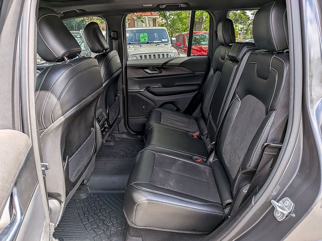 2023 Jeep Grand Cherokee Altitude - Photo 23