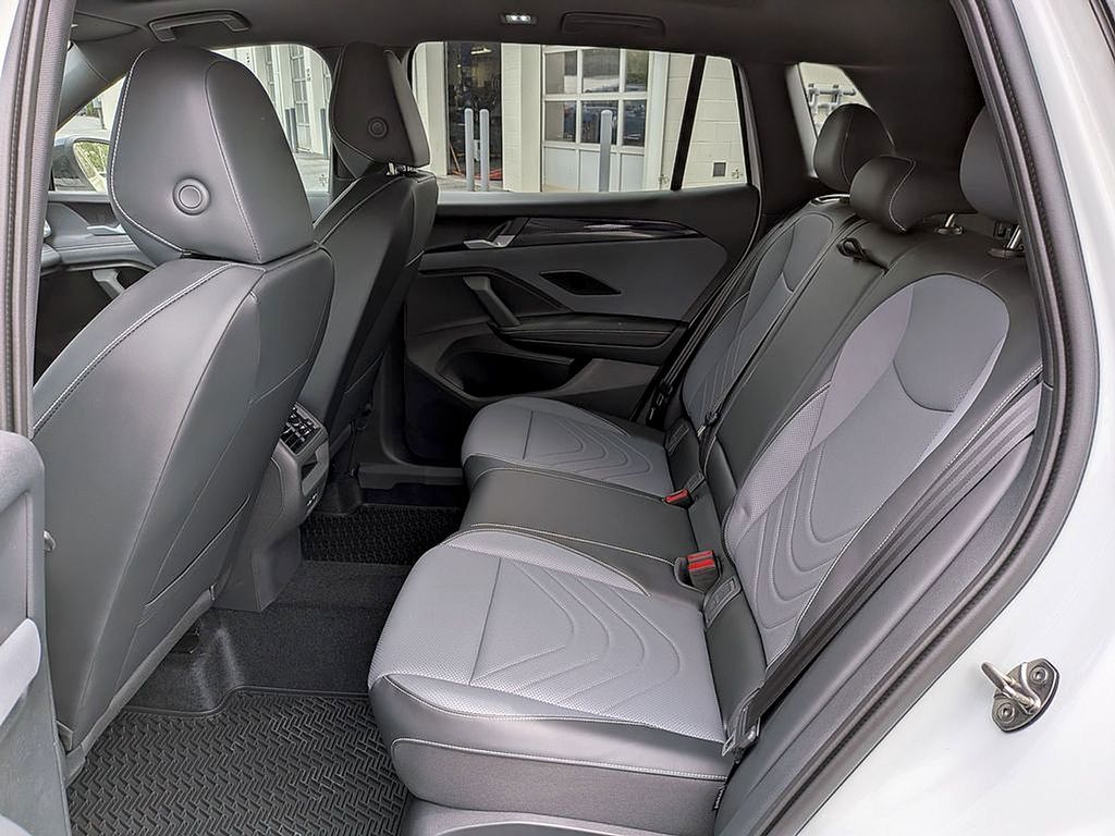 2026 Volkswagen Tiguan SE R-LINE BLACK - Photo 13