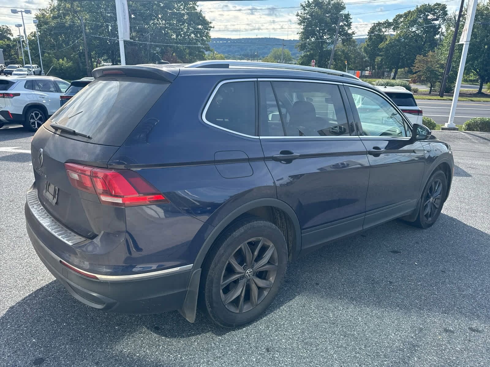 2023 Volkswagen Tiguan SE photo 3