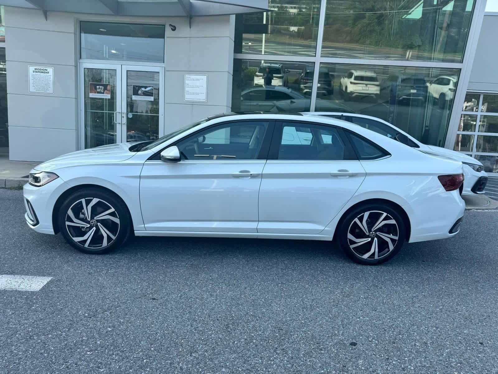 2025 Volkswagen Jetta 1.5T SEL photo 2