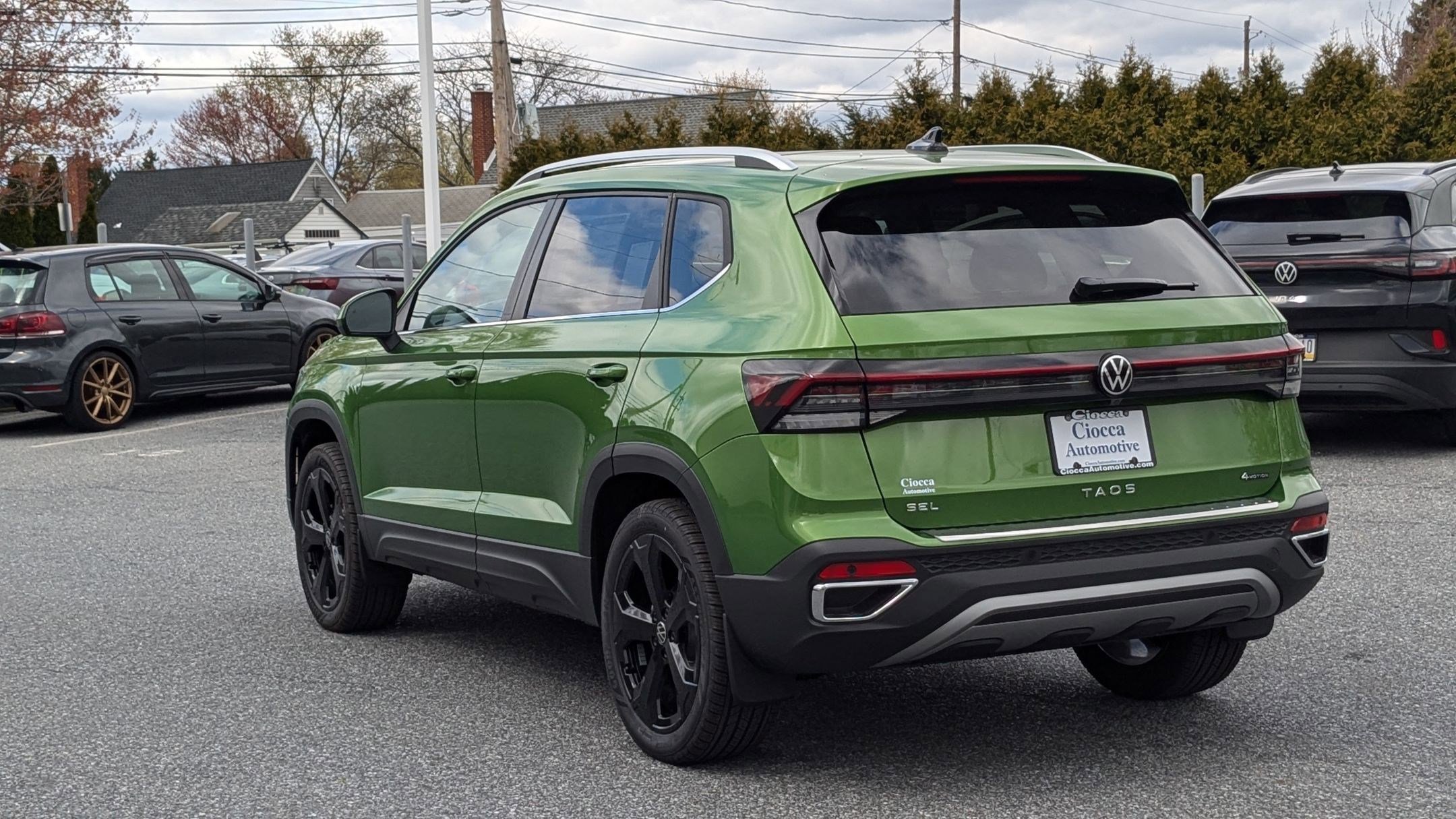 2025 Volkswagen Taos SEL photo 4