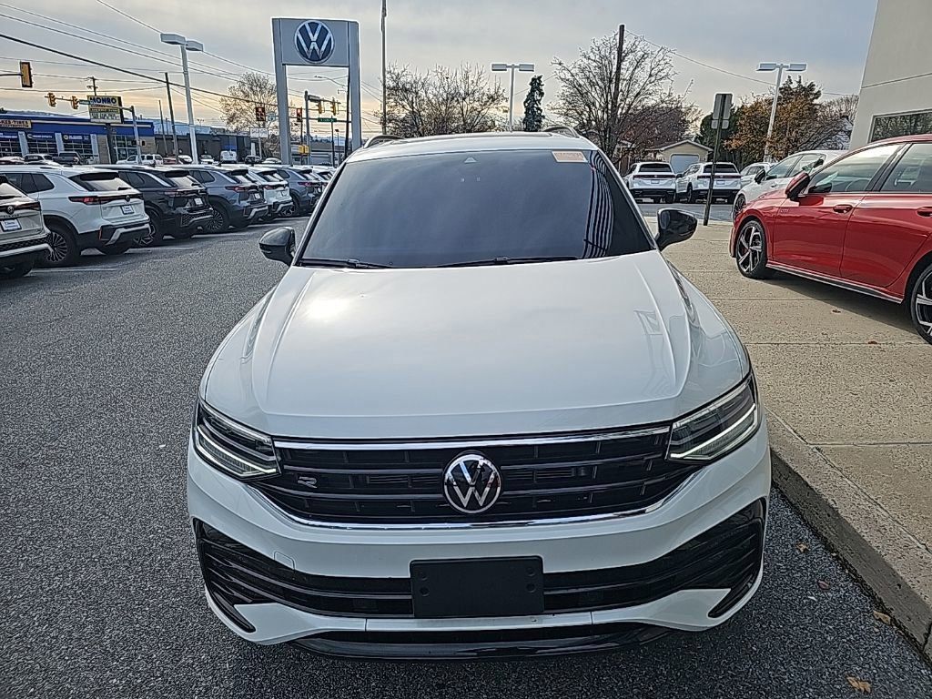 2024 Volkswagen Tiguan SE R-Line Black photo 2