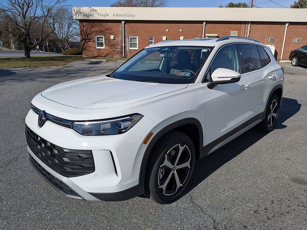 2026 Volkswagen Tiguan SE - Photo 3