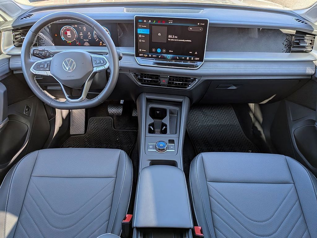 2026 Volkswagen Tiguan SE - Photo 12