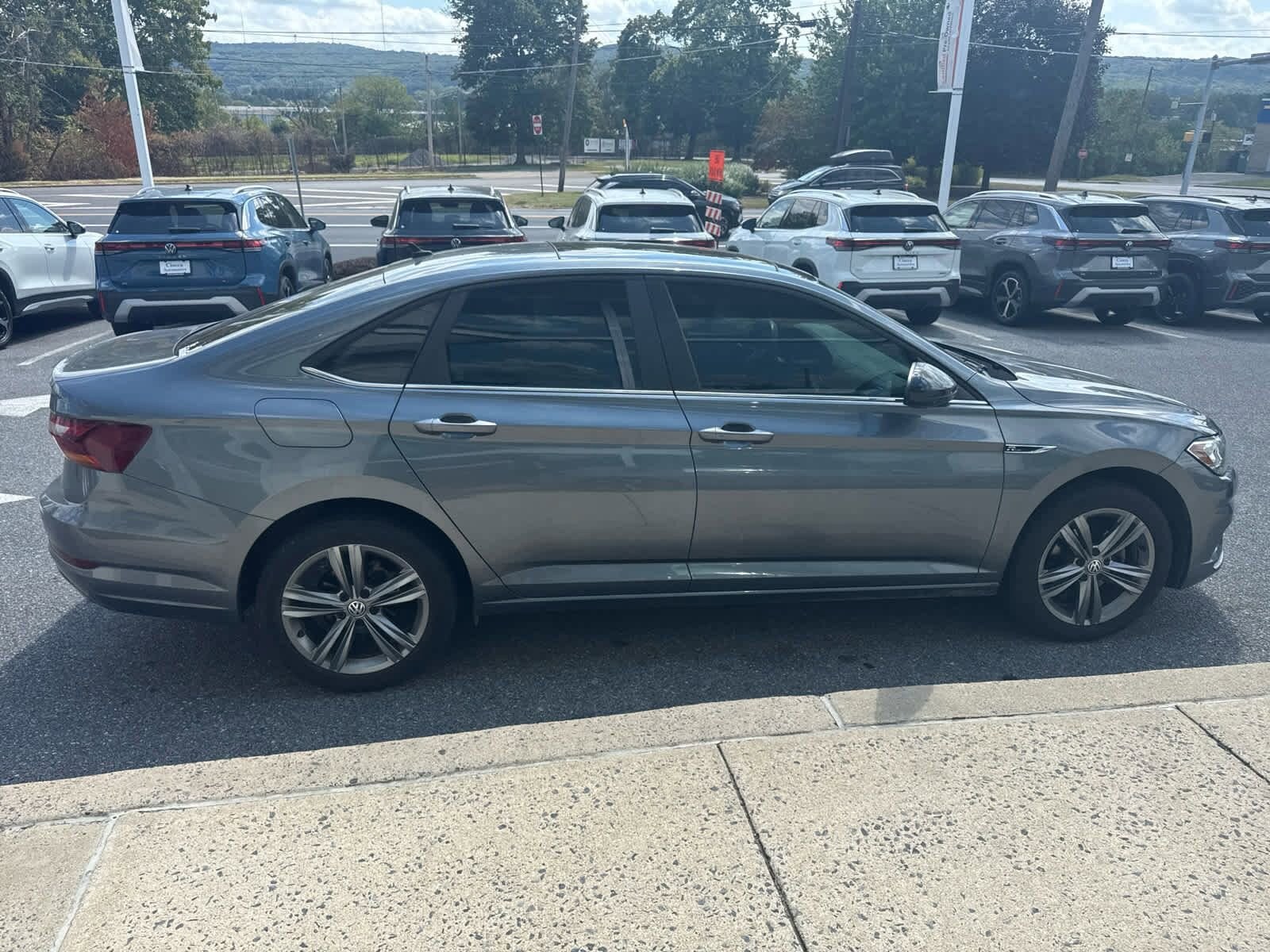 2019 Volkswagen Jetta 1.4T R-Line photo 4