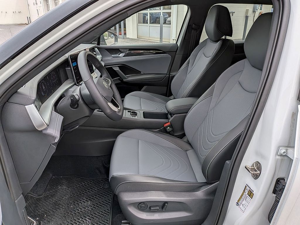 2026 Volkswagen Tiguan SE R-LINE BLACK - Photo 11