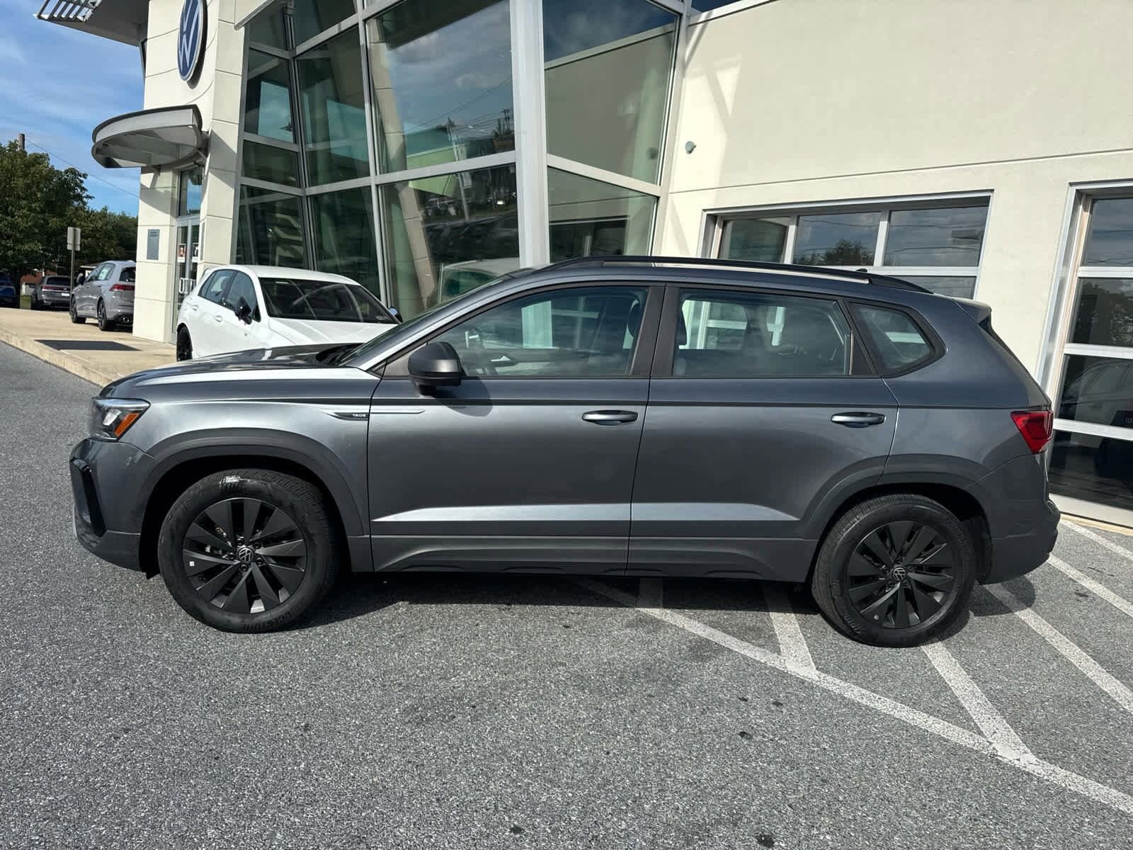 2022 Volkswagen Taos S photo 2