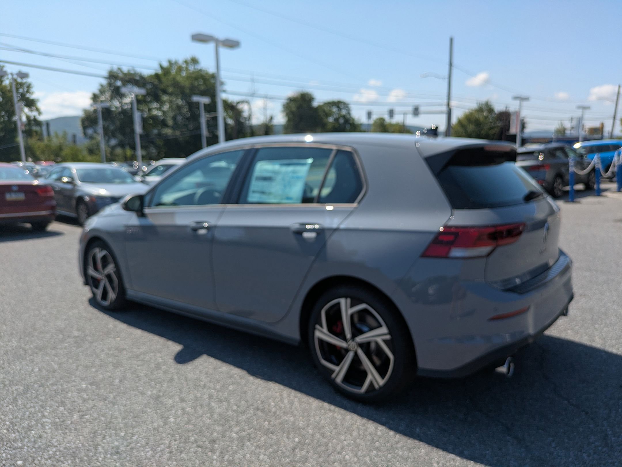 2025 Volkswagen Golf GTI SE photo 4