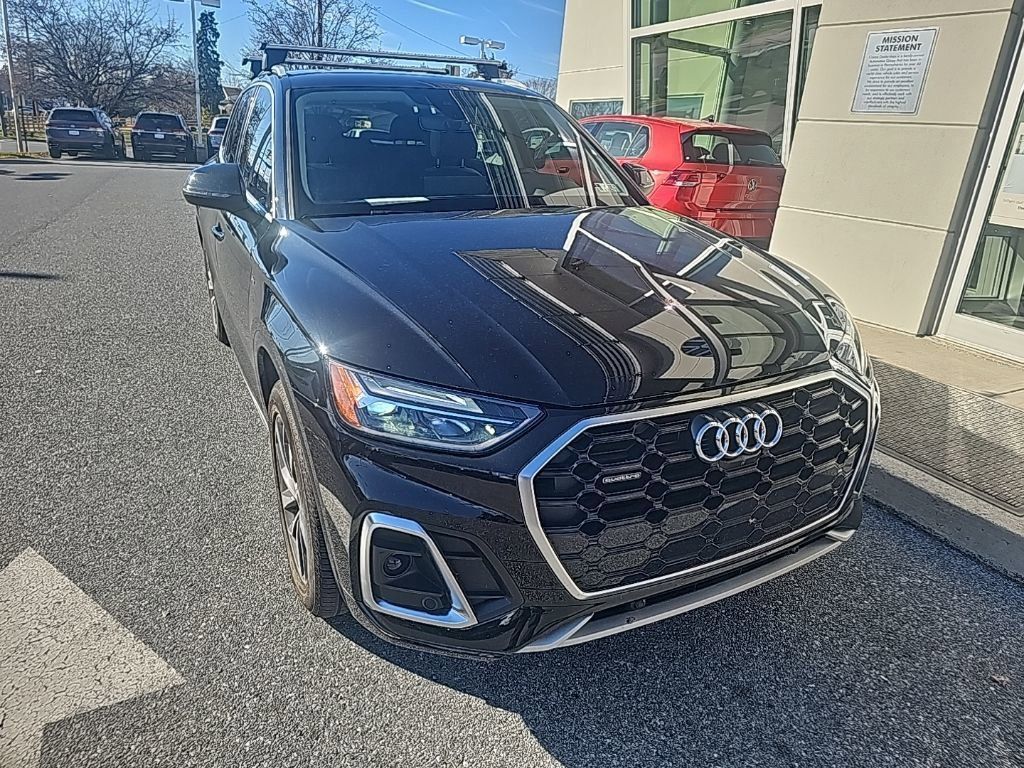 2022 Audi Q5 45 S line Premium Plus photo 2
