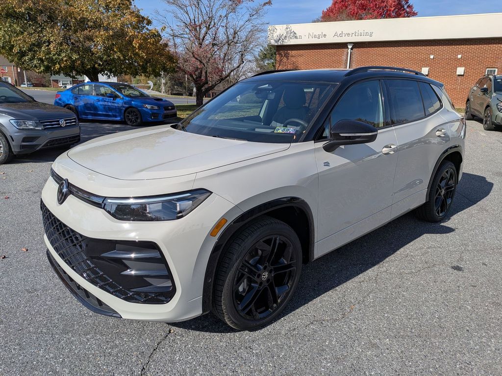 2026 Volkswagen Tiguan SE R-Line Black photo 3