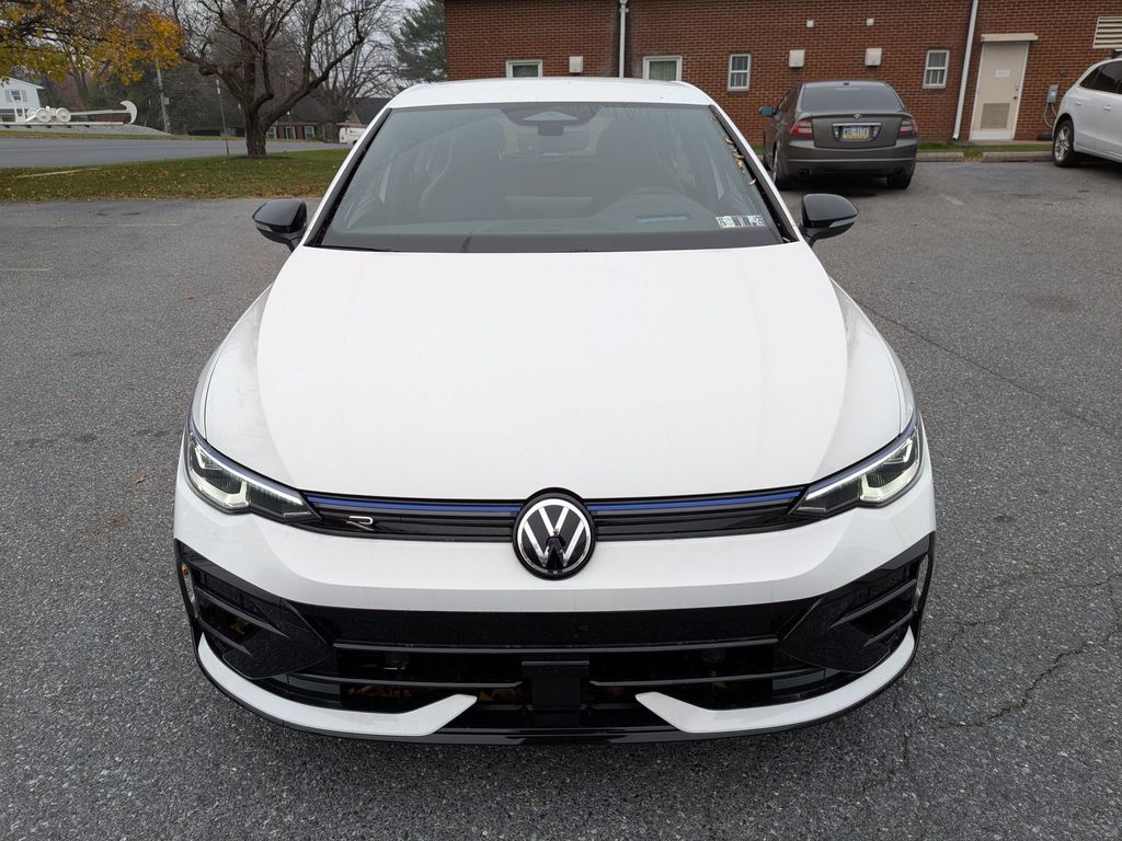 2026 Volkswagen Golf R 2.0 TSI photo 2