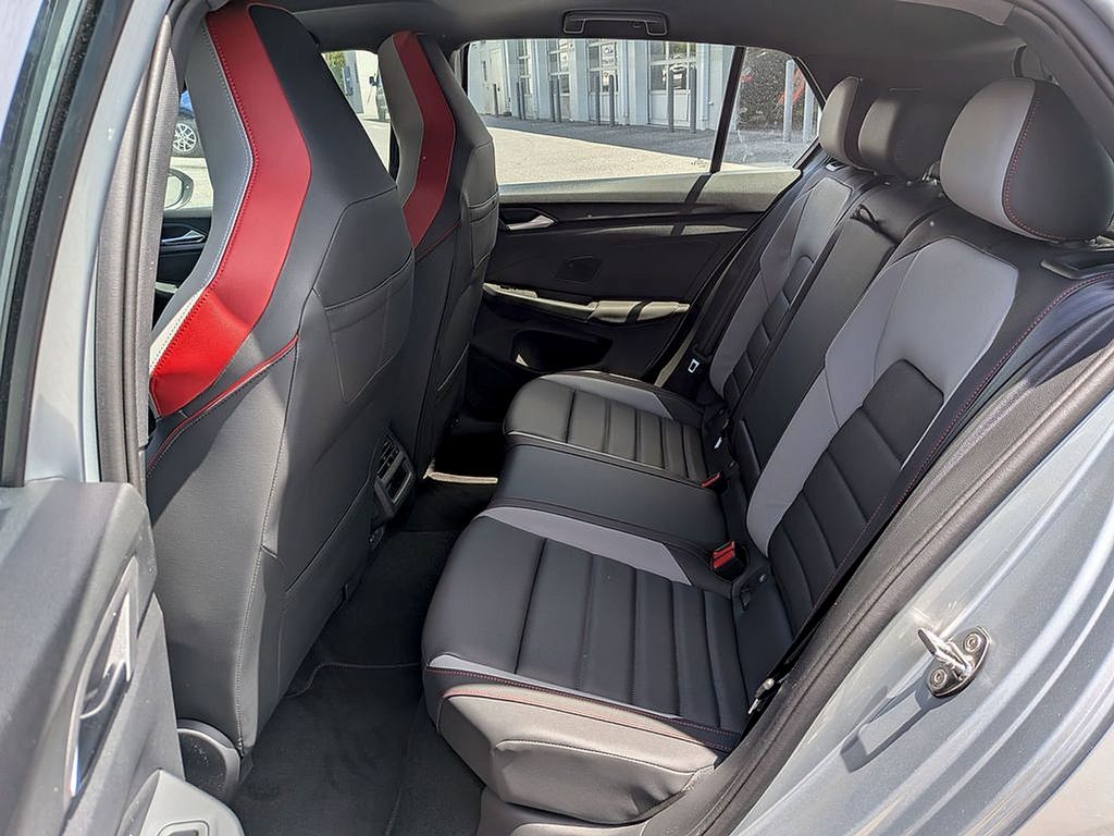 2026 Volkswagen Golf GTI SE - Photo 14