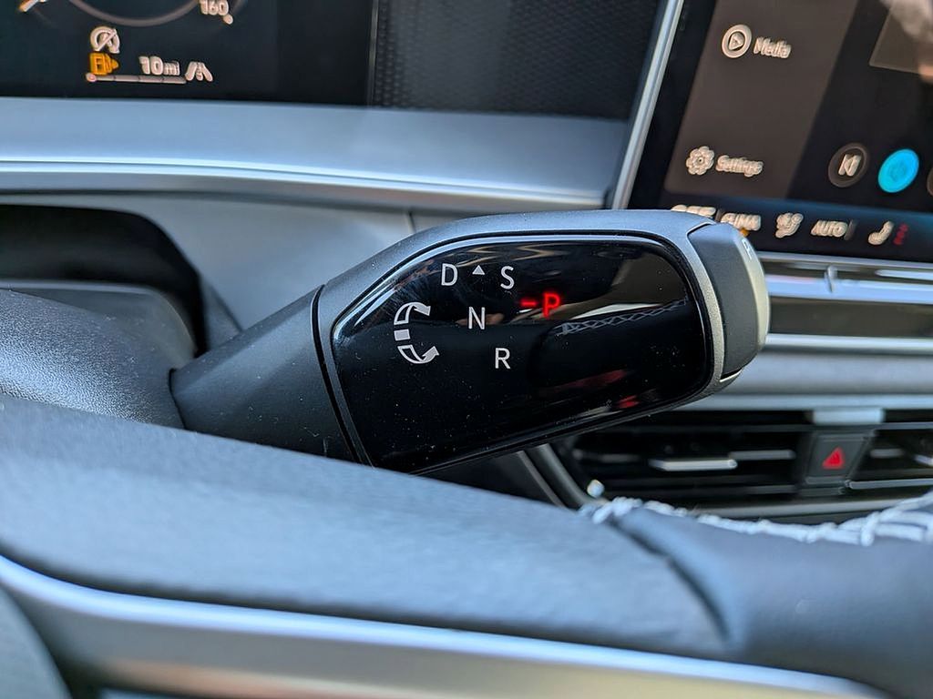 2026 Volkswagen Tiguan SE - Photo 8