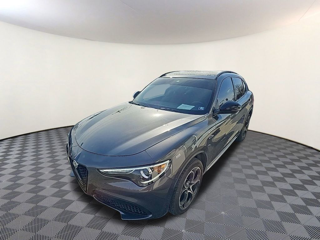 2023 Alfa Romeo Stelvio Veloce's photo
