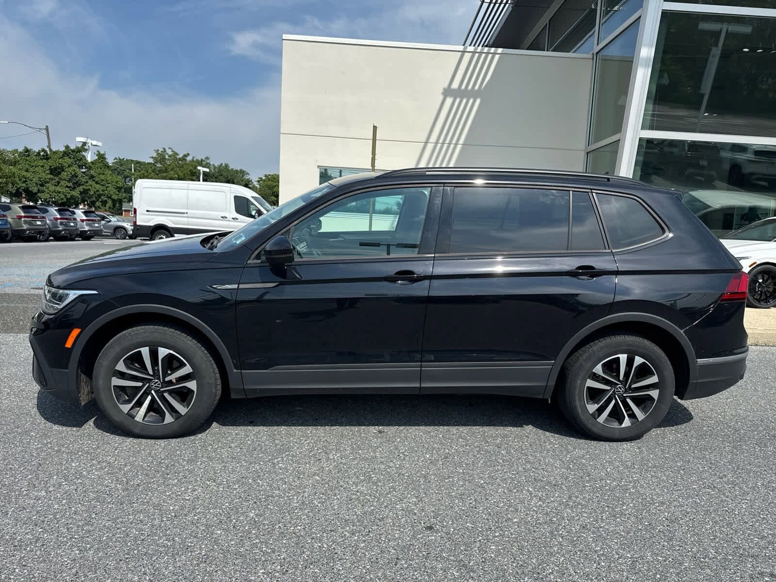 2022 Volkswagen Tiguan S photo 2